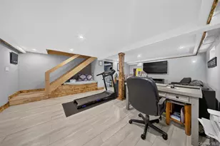 131 Dorset Ave, Albertson, NY 11507 - Photo 22
