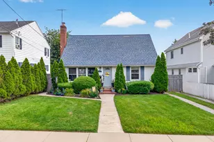 131 Dorset Ave, Albertson, NY 11507 - Photo 2