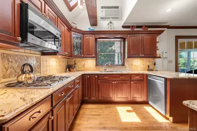 44 Fern Street, Floral Park, NY 11001 - Photo 6