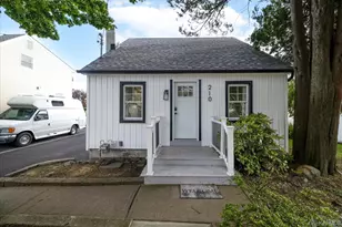 210 N Delaware Ave, Massapequa, NY 11758 - Photo 22