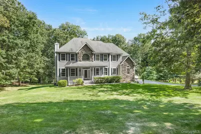 127 Shagbark Lane, Hopewell Junction, NY 12533 - Photo 2