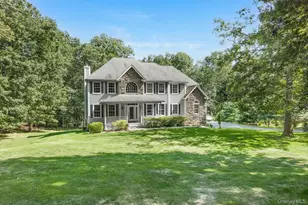 127 Shagbark Ln, Hopewell Junction, NY 12533 - Photo 2