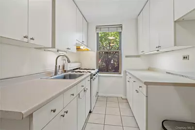 67-25 Clyde Street #2G, Forest Hills, NY 11375 - Photo 6