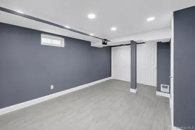 2565 Westervelt Avenue, Bronx, NY 10469 - Photo 16
