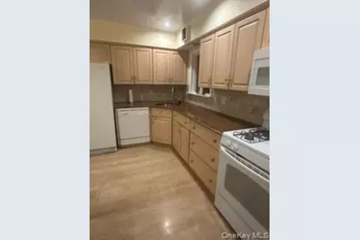 98 Wright Road, Rockville Centre, NY 11570 - Photo 2