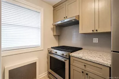 78-02 Cloverdale Boulevard #Upper, Bayside, NY 11364 - Photo 6