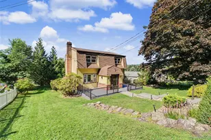 33 Grandview Dr, Mahopac, NY 10541 - Photo 2