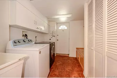 390 Cochran Place, Valley Stream, NY 11581 - Photo 26