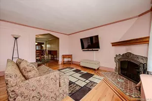 390 Cochran Pl, Valley Stream, NY 11581 - Photo 6