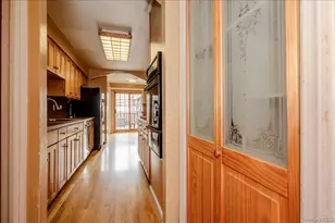 390 Cochran Pl, Valley Stream, NY 11581 - Photo 8