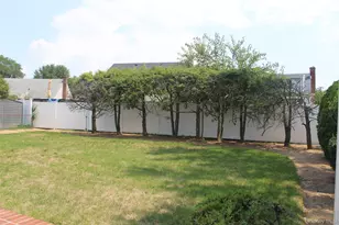 120 N Terrace Pl, Valley Stream, NY 11580 - Photo 10