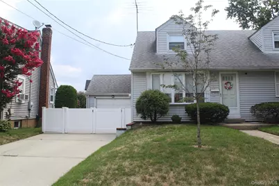 120 N Terrace Place, Valley Stream, NY 11580 - Photo 4
