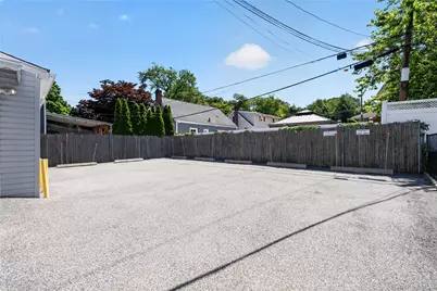 2070 Central Park Avenue, Yonkers, NY 10710 - Photo 24
