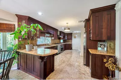 28 Penn Drive, Dix Hills, NY 11746 - Photo 6