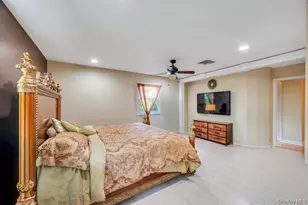 28 Penn Dr, Dix Hills, NY 11746 - Photo 16