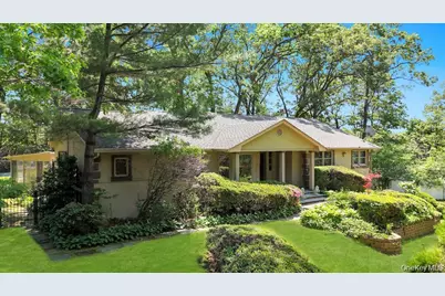 28 Penn Drive, Dix Hills, NY 11746 - Photo 2