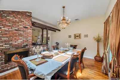 28 Penn Drive, Dix Hills, NY 11746 - Photo 10