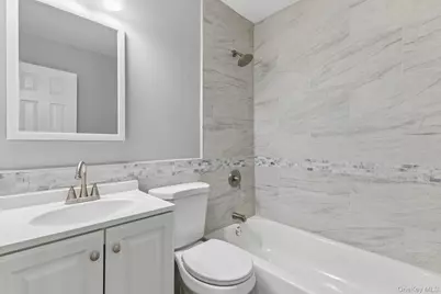 957 Bellmore Avenue, Central Islip, NY 11722 - Photo 18