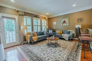 43 Torrey Pine Ln, Bay Shore, NY 11706 - Photo 4