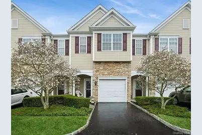 43 Torrey Pine Lane #82, Bay Shore, NY 11706 - Photo 1