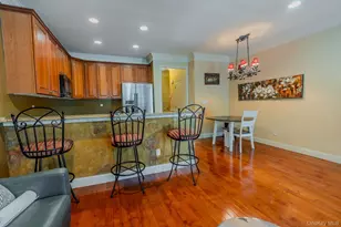 43 Torrey Pine Ln, Bay Shore, NY 11706 - Photo 6