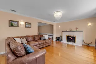 902 Preston Rd, East Meadow, NY 11554 - Photo 6