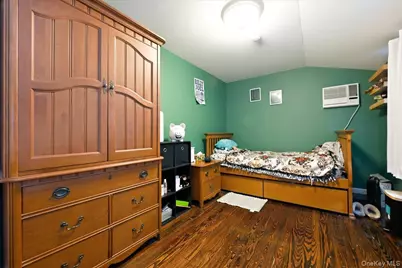 710 Premier Boulevard, New Hyde Park, NY 11040 - Photo 18
