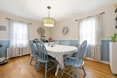 710 Premier Boulevard, New Hyde Park, NY 11040 - Photo 8