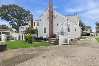 710 Premier Boulevard, New Hyde Park, NY 11040 - Photo 30