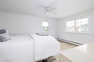 18 Old Farm Rd, Levittown, NY 11756 - Photo 20