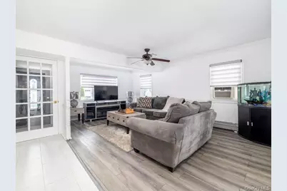 18 Old Farm Road, Levittown, NY 11756 - Photo 6