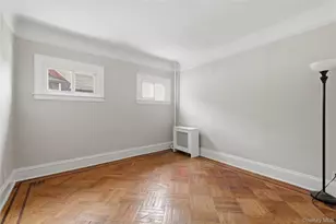 95-11 Cresskill Pl, Jamaica, NY 11435 - Photo 18