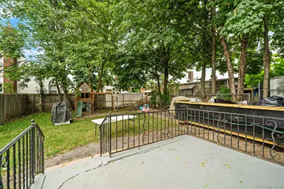 263 Valcour Avenue, Uniondale, NY 11553 - Photo 18