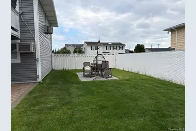 14 Wellbrock Street, Lindenhurst, NY 11757 - Photo 2