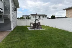 14 Wellbrock St, Lindenhurst, NY 11757 - Photo 2