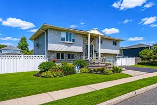 14 Wellbrock St, Lindenhurst, NY 11757 - Photo 2