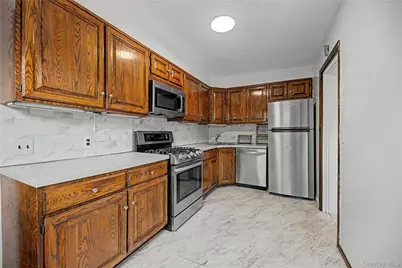 25 Longmeadow Road, Yonkers, NY 10704 - Photo 18