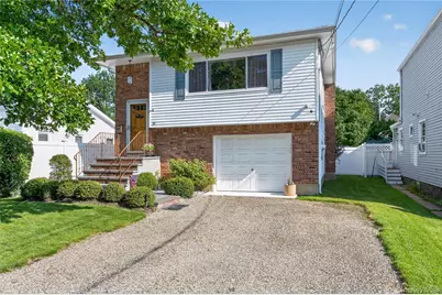 15 1st Avenue, Bayville, NY 11709 - Photo 2