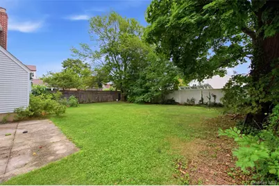 210 Greenlawn Terrace, Copiague, NY 11726 - Photo 24