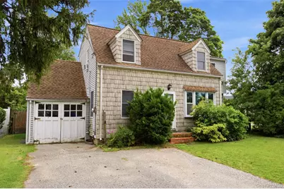 210 Greenlawn Terrace, Copiague, NY 11726 - Photo 2