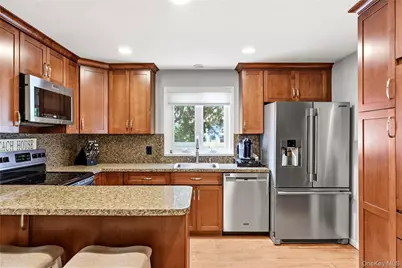12 S Bay Avenue, Amityville, NY 11701 - Photo 20