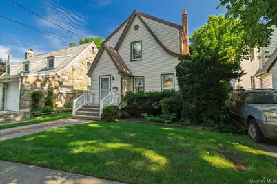 107 Cherry Street, Floral Park, NY 11001 - Photo 2