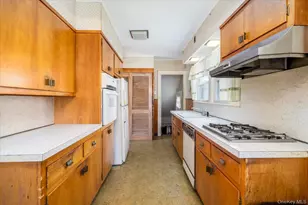 107 Cherry St, Floral Park, NY 11001 - Photo 10