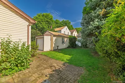 107 Cherry Street, Floral Park, NY 11001 - Photo 20
