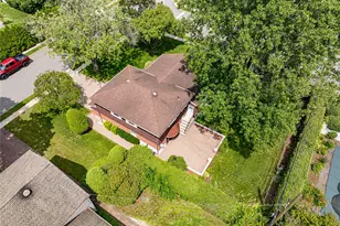 27 Ann Dr, Syosset, NY 11791 - Photo 2