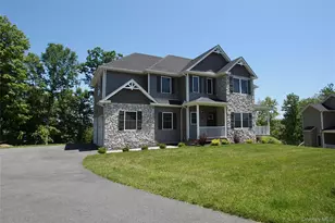 84 Frank St, New Windsor, NY 12553 - Photo 2