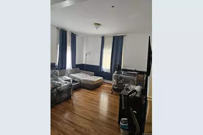 688 E 230th Street, Bronx, NY 10466 - Photo 6