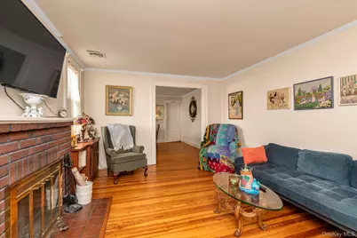 57 Raymond Street, Rockville Centre, NY 11570 - Photo 4