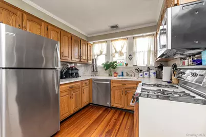 57 Raymond Street, Rockville Centre, NY 11570 - Photo 8