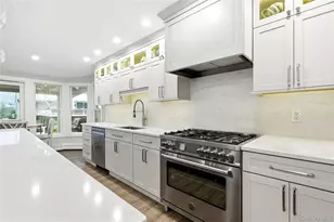 905 S 6th St, Lindenhurst, NY 11757 - Photo 14